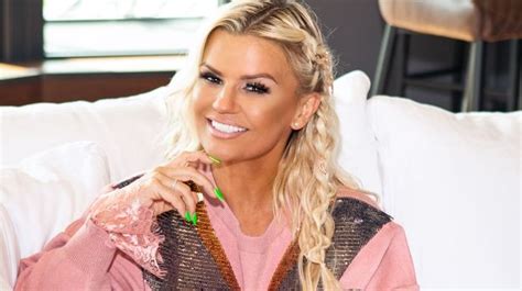 Kerry Katona says saucy foot fetish pics have earned her。